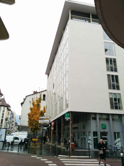 Maison des entreprises / Façade pendant travaux (avancement 80%)