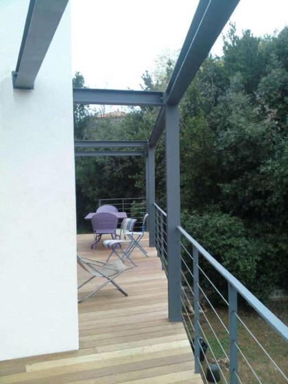 Vue de la terrasse Est depuis la terrasse Sud