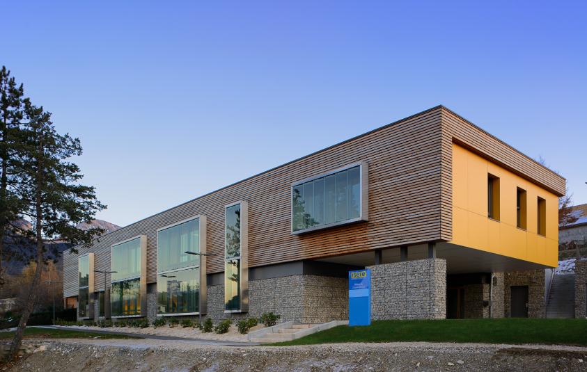 Vue extérieure de la Maison du Territoire © Studio Erick Saillet