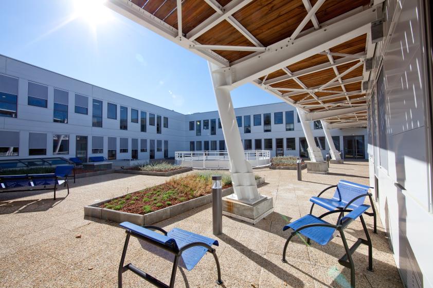 Cour intérieure de la Maison de Territoire. © Ronan Kerloch