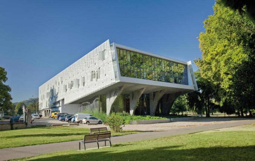 Vue extérieure de la Maison de Territoire. © Ronan Kerloch