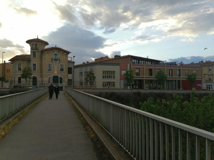 Vue de l'intégration du bâti neuf en liaison avec la maison Lamourelle de style 