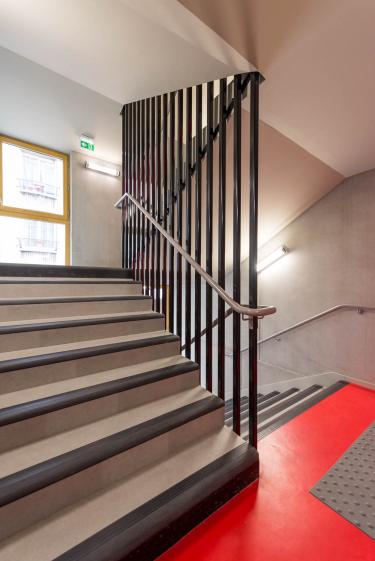 R+1  - escalier principal éclairé naturellement © ecliptique / Laurent Thion