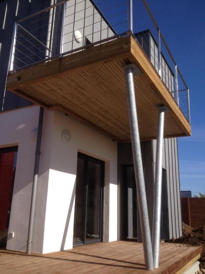 18-balcon_et_poteau_acier_galvanise.jpg