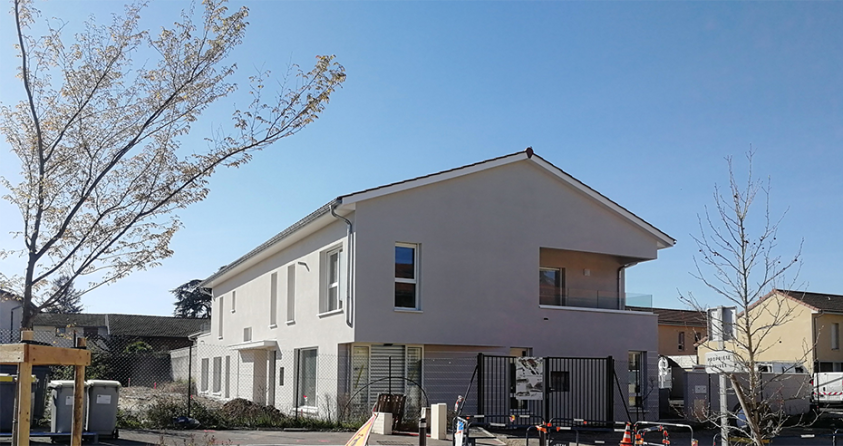 Logements - Agence Postale - local médical / centre bourg Colombier Saugnieu