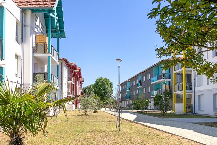 habitat-collectif-gujan-cours-exterieure.jpg