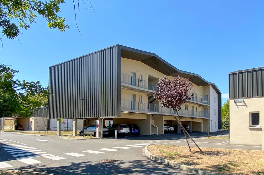 batiment_parking_pilotis_cheneraie.jpg