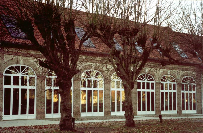 Château du Broutel - Allée d'accès au château, Restaurant et salon à RdC, chambr