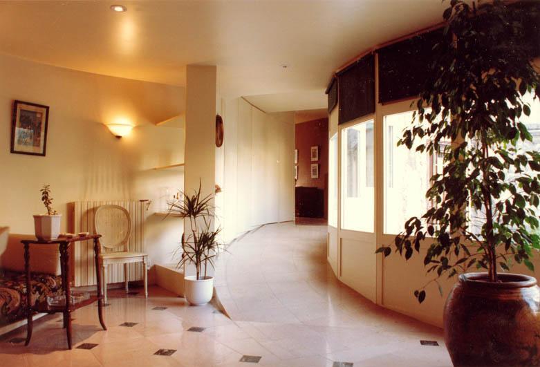 Maison Ruben - galerie courbe de liaison entre l'existant et l'extension