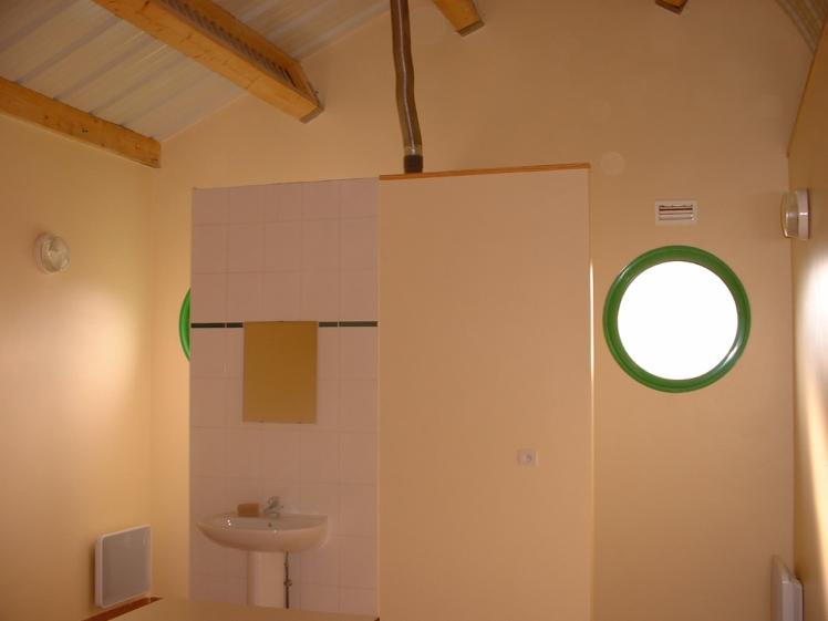 Vue de l'intérieur des vestiaires