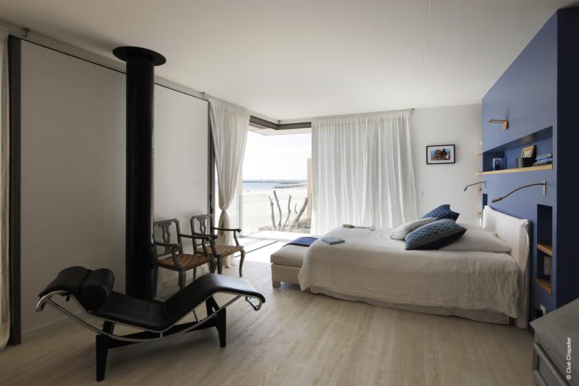orssaud_48-chambre-bleue_re.jpg