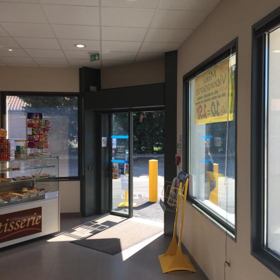 Porte automatique de l'entrée