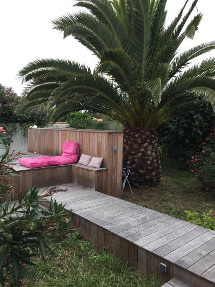 Le "ponton" qui relie la salle de bains au jacuzzi