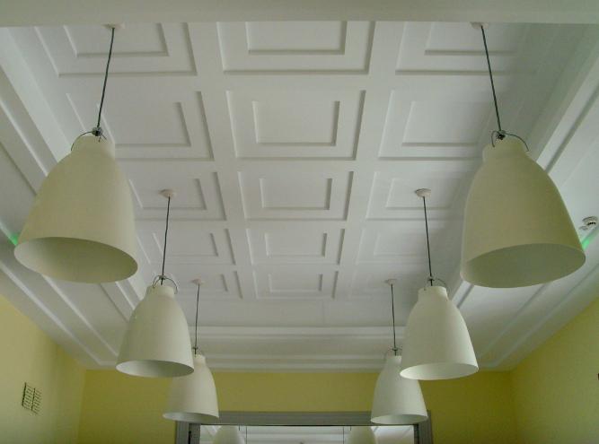 Plafond d'une salle de cours
