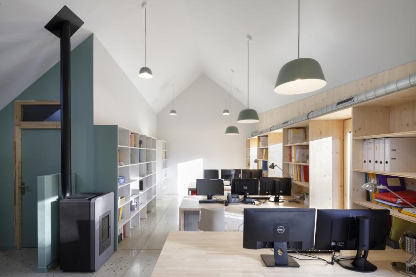 Agence d'architecture à LA ROCHE DERRIEN, vue des locaux, photographie Frédéric 