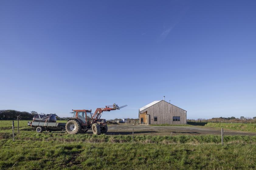 Ferme biologique à PLOUGRESCANT, façade Est, photographie Frédéric BARON