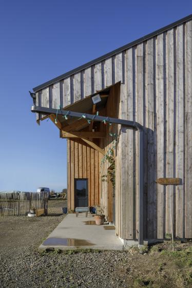 Ferme biologique à PLOUGRESCANT, entrée façade Est , photographie Frédéric BARON