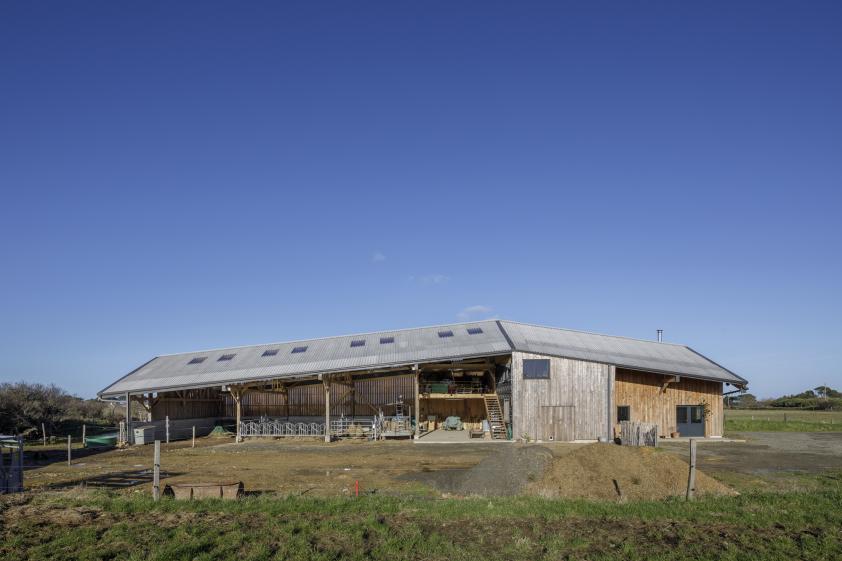 Ferme biologique à PLOUGRESCANT, façade Sud, photographie Frédéric BARON