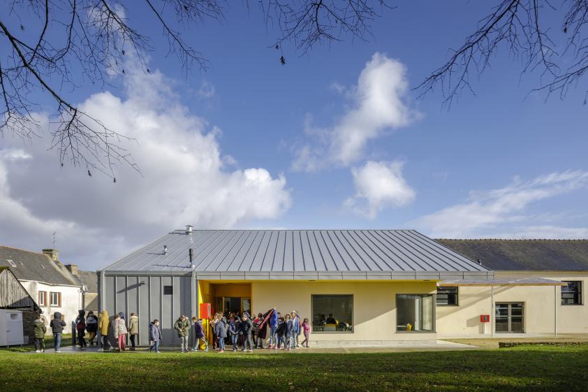 Restaurant scolaire à POMMERIT JAUDY, façade Sud-Ouest, photographie Frédéric BA