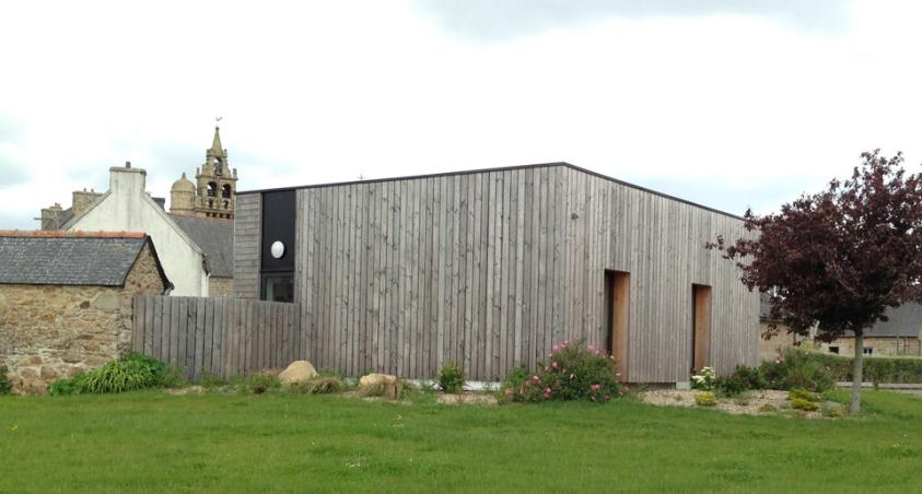 Ecole depuis le jardin public