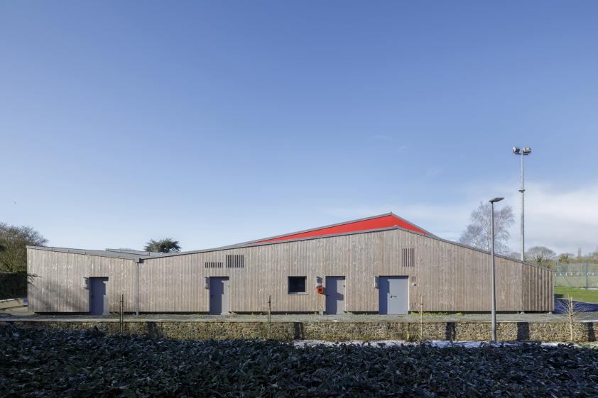 Salle communale de PLEGUIEN, façade Est, photographie Frédéric BARON