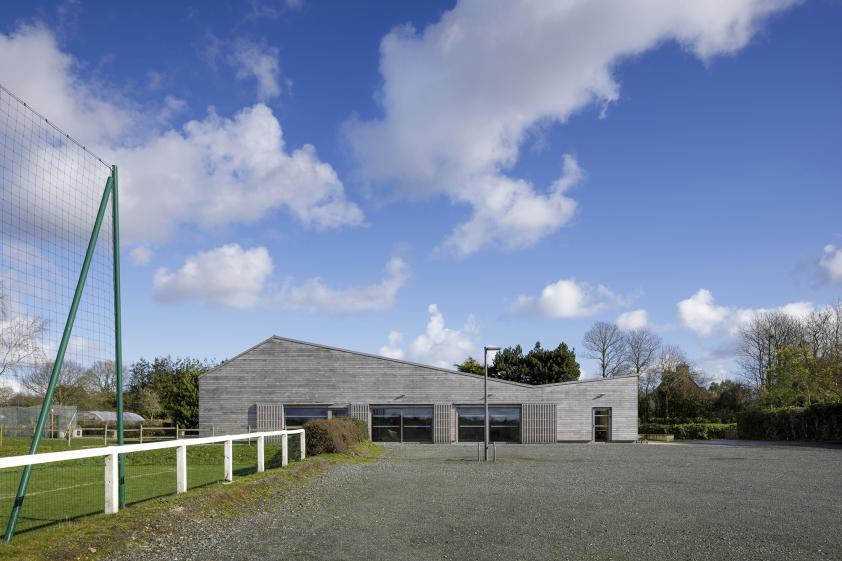 Salle communale de PLEGUIEN, façade Ouest, photographie Frédéric BARON