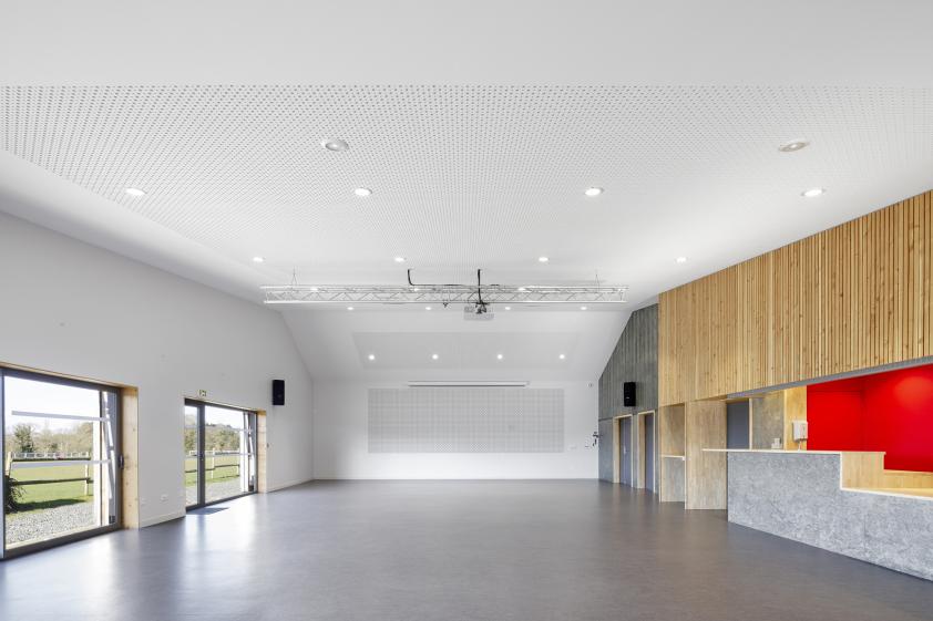 Salle communale de PLEGUIEN, vue intérieure, photographie Frédéric BARON