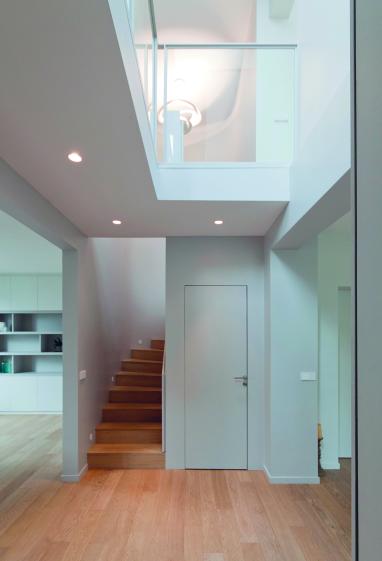 feld_extension_courbevoie_entree_escalier.jpg
