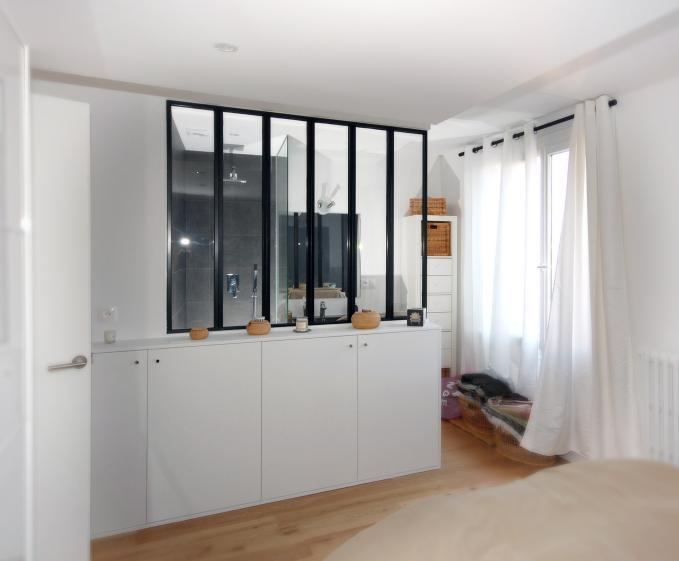 salle d'eau ouverte sur la chambre