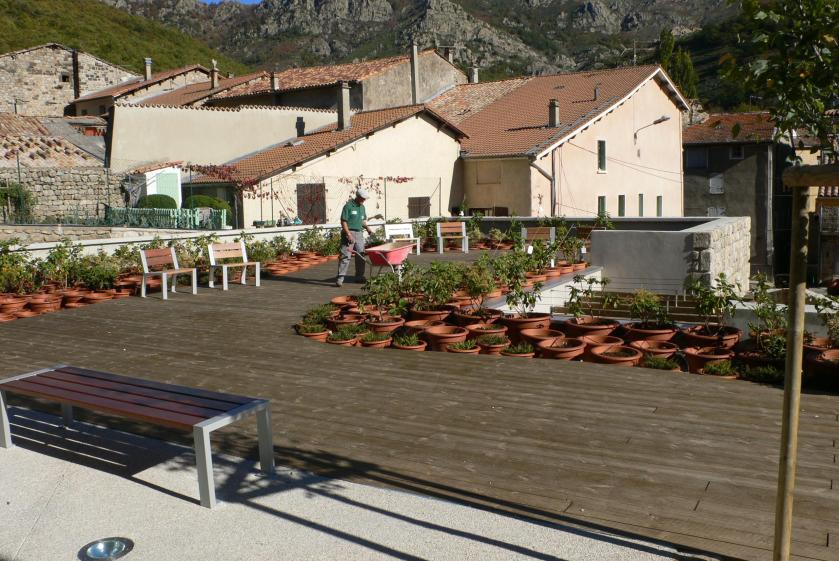 détail terrasse au-dessus médiathèque
