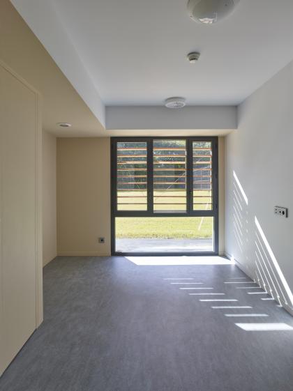 La chambre ménage une alcôve pour le lit