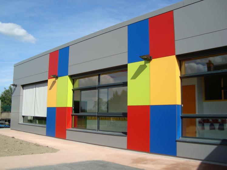 Façade principale : bardage coloré
