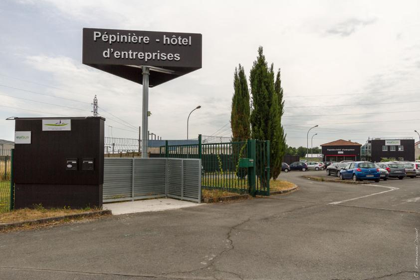 Photo depuis l'entrée de la parcelle.