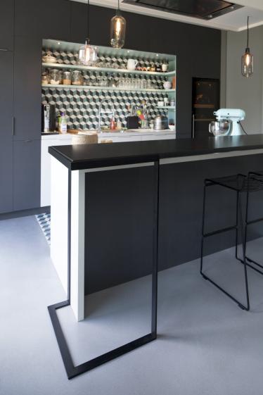 console en acier et granit pour la cuisine graphique - crédit Edouard Decam