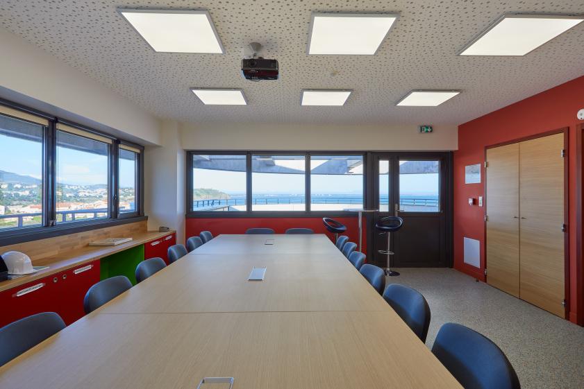 189-3164-technal-portvendres_by_laurent_descloux_-_salle_de_reunion_administrati