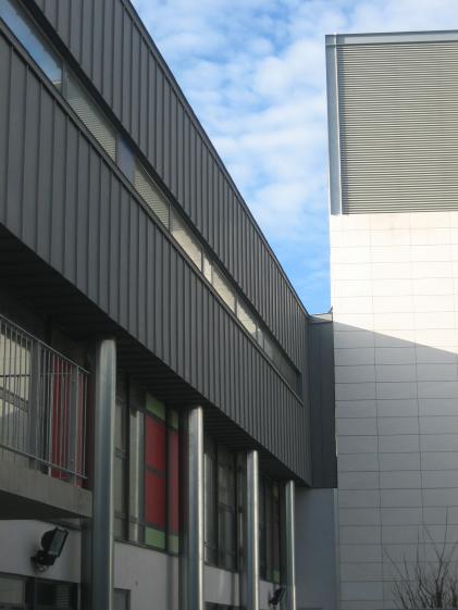 j_barre_facade_creche.jpg