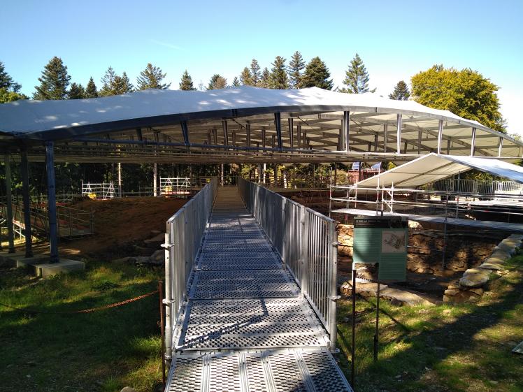 Création de passerelles pour le public sous l'abri PC2 (Abri TESS)