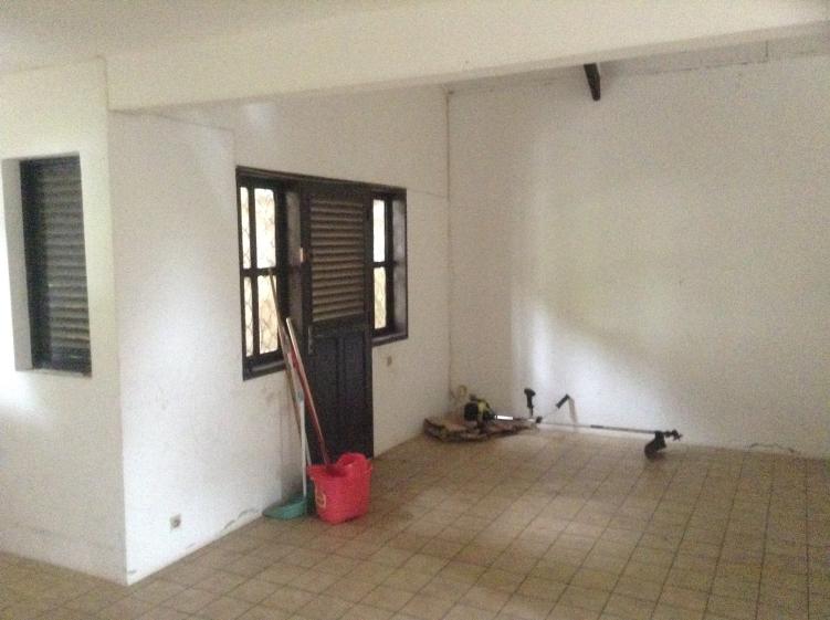 AVANT TRAVAUX - le salon très fermé et mal ventilé