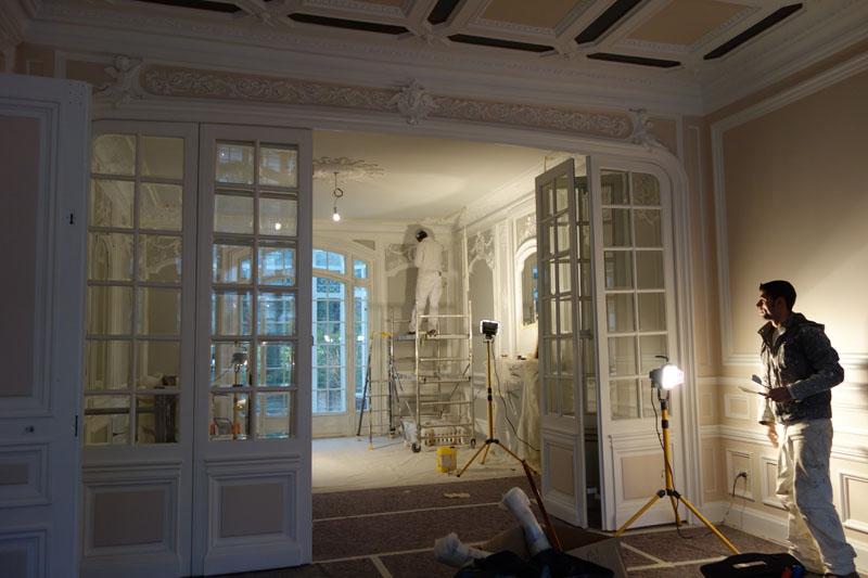Mise en valeur des moulures et caissons en plafond