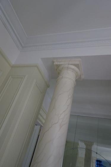 Colonnes dans l'entrée