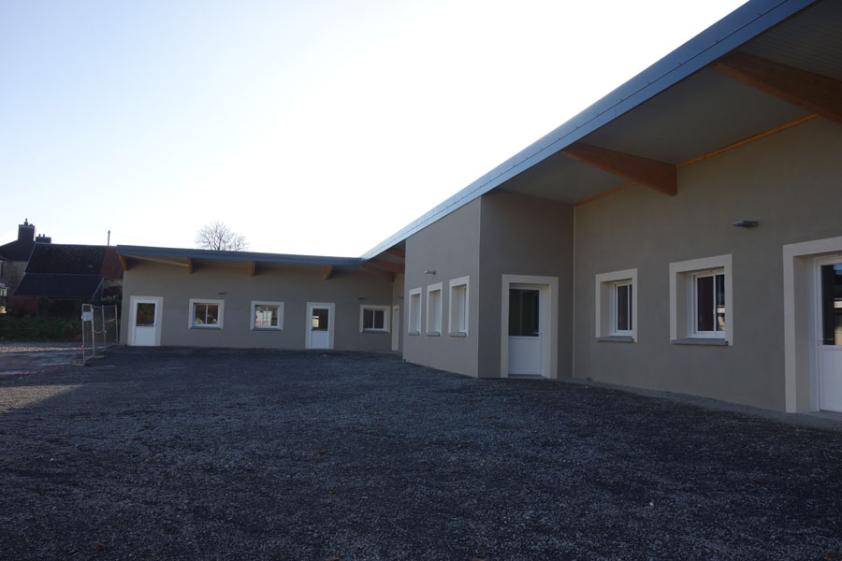 Façade sur cour des classes collège