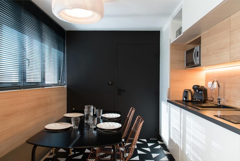 Transformation de bureaux en habitat locatif de courte durée (airbnb) : cuisine