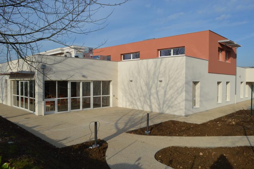 la salle à manger Alzheimer et le jardin thérapeutique