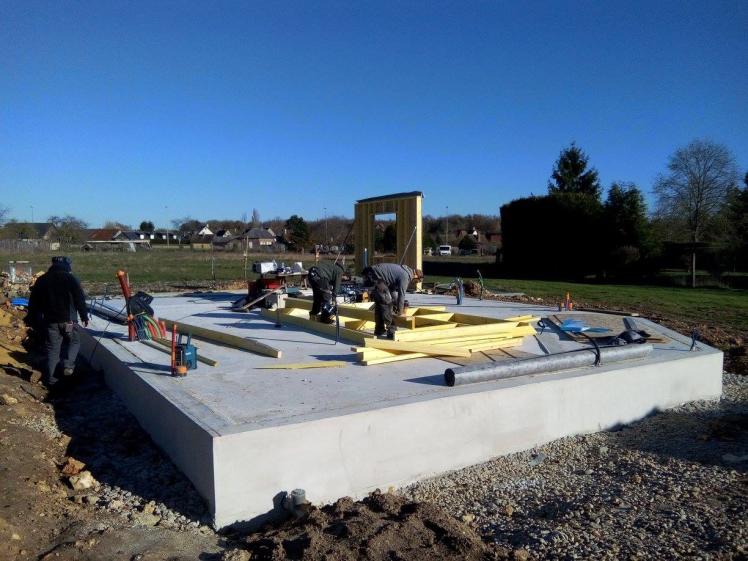 la superstructure vient prendre place