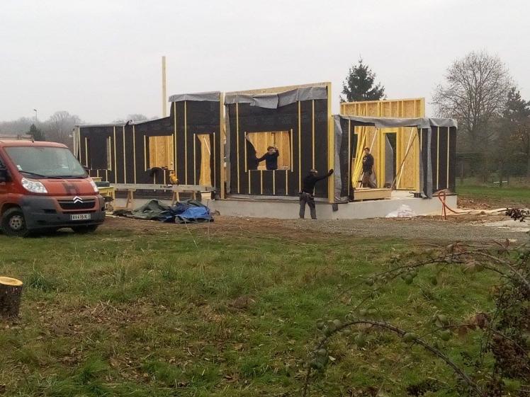 montage des murs en ossature bois fabriqués en atelier