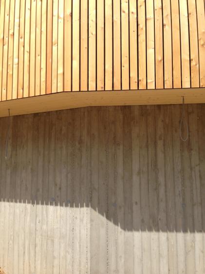 Matériaux : sous bassement rez de chaussée en Béton "planchettes" / rez de jardi
