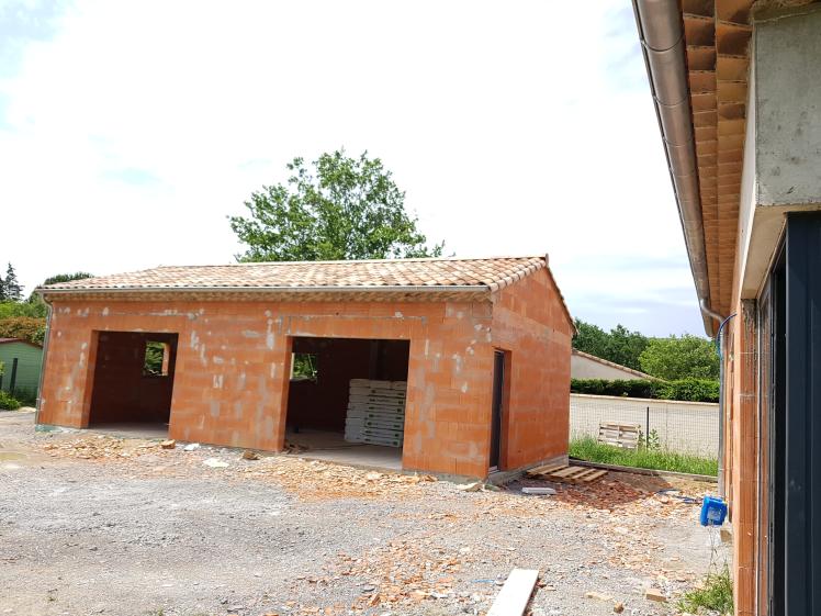Petite Maison et Garages à PRADONS 07