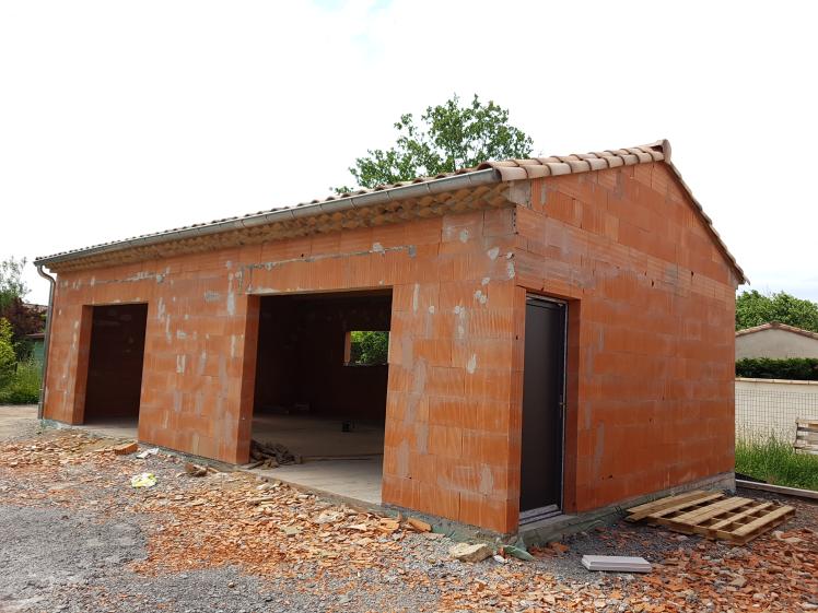 Petite Maison et Garages à PRADONS 07