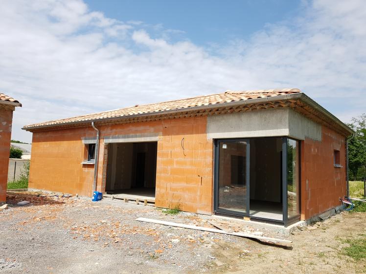 Petite Maison et Garages à PRADONS 07