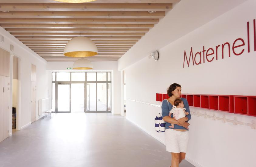 Vue sur le couloir de l'école maternelle
